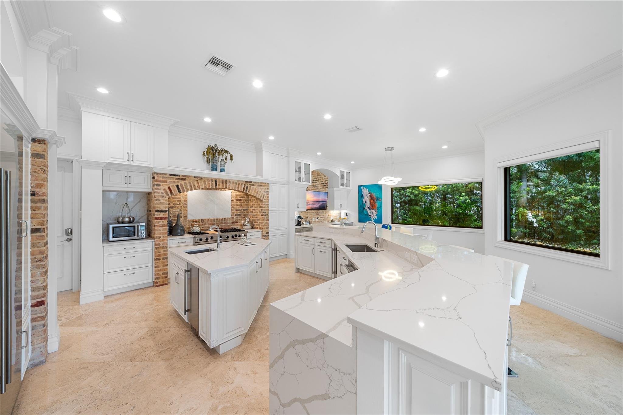 BAY COLONY - Residential