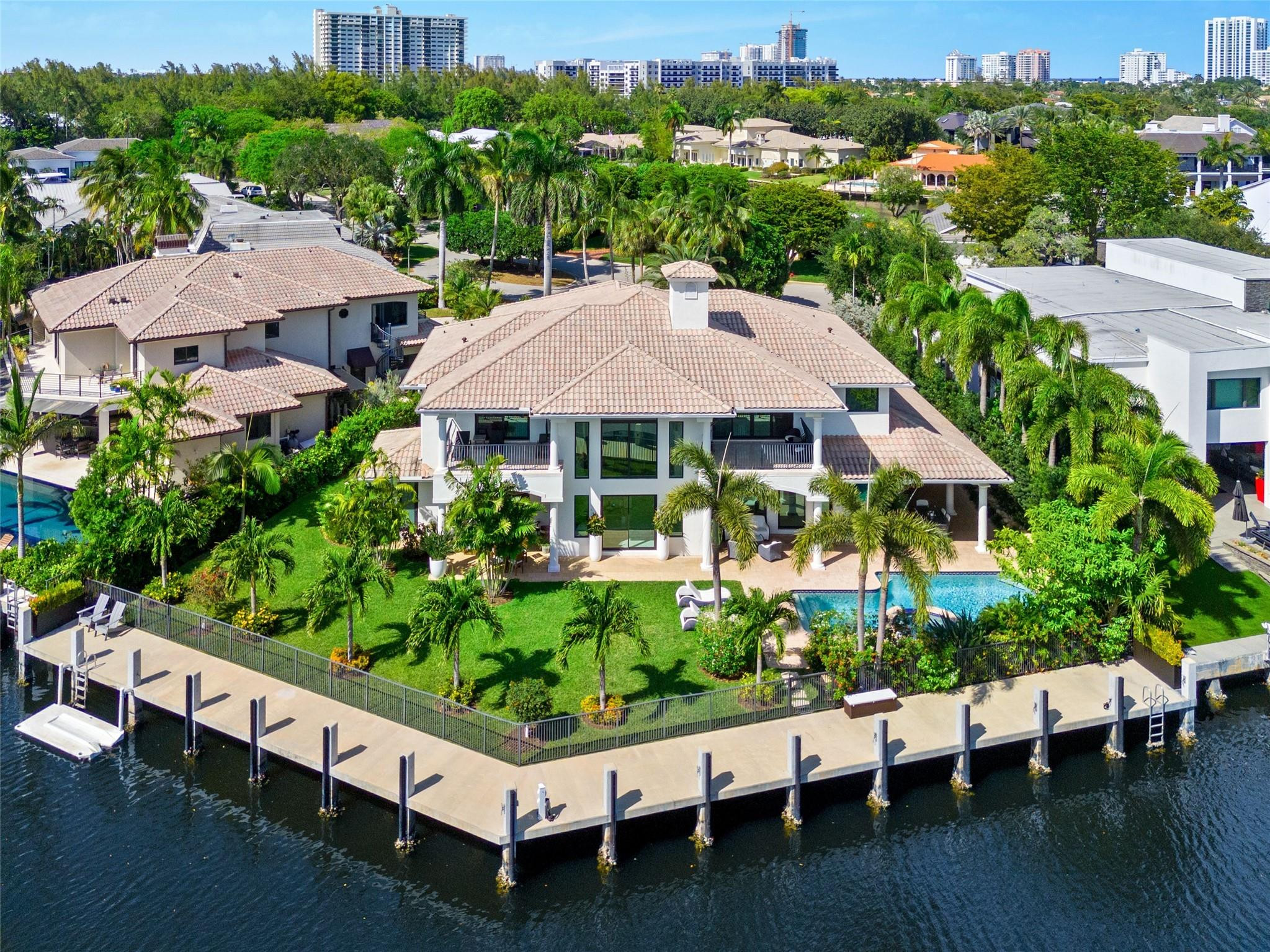 BAY COLONY - Residential