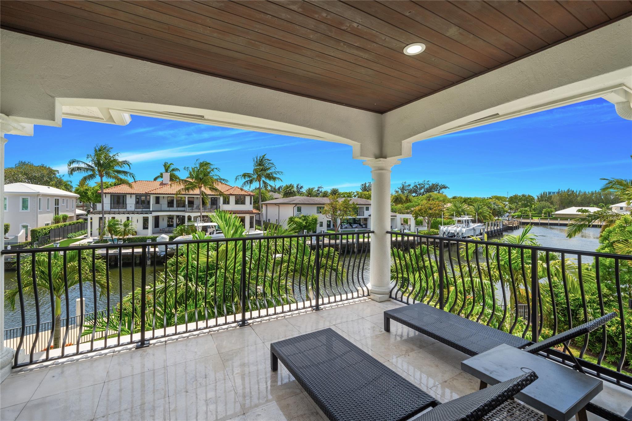 BAY COLONY - Residential