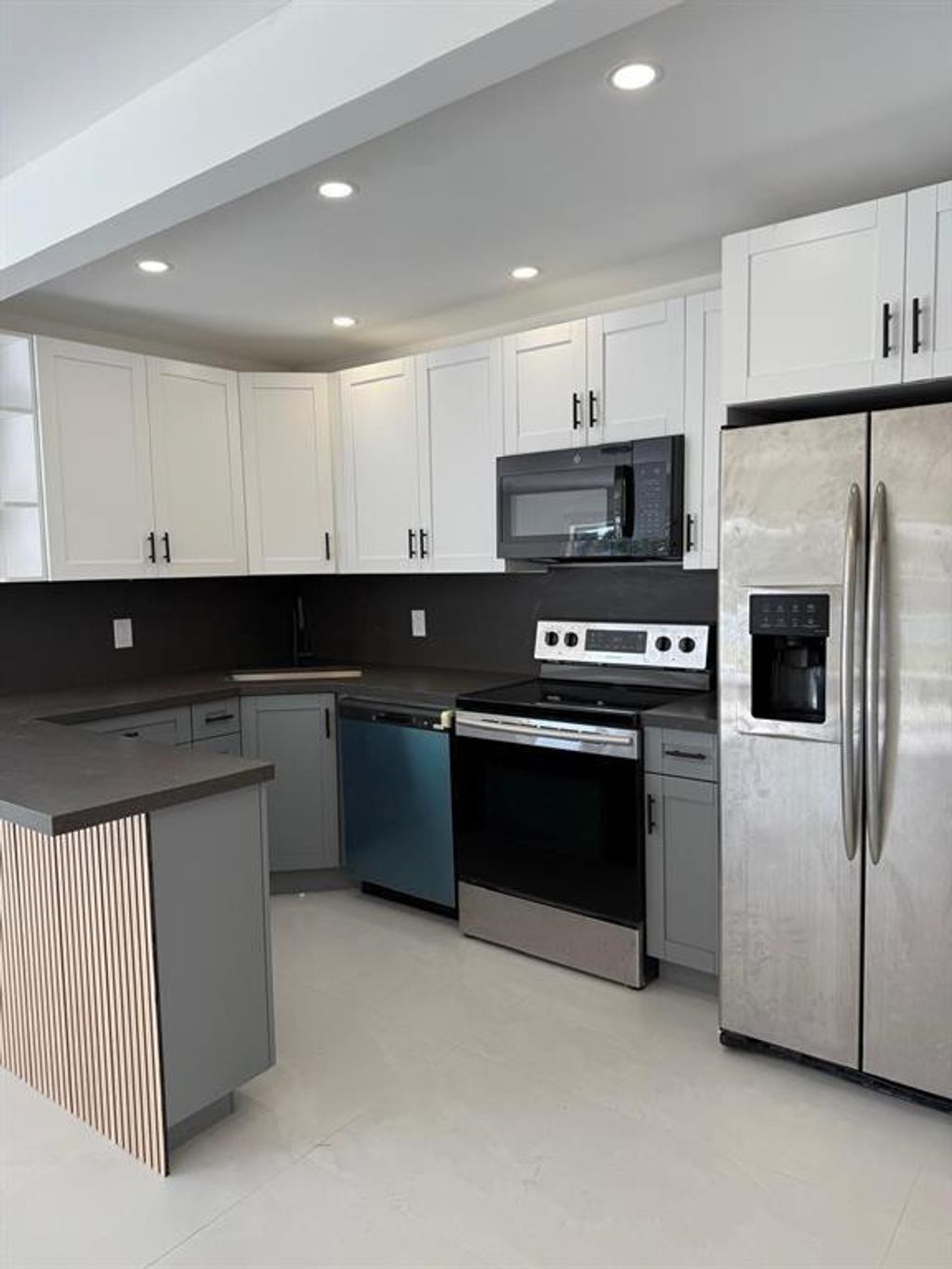 Photo of 10541058 SW 2nd Street #1056, Hallandale Beach, FL 33009 (MLS # F10551363)