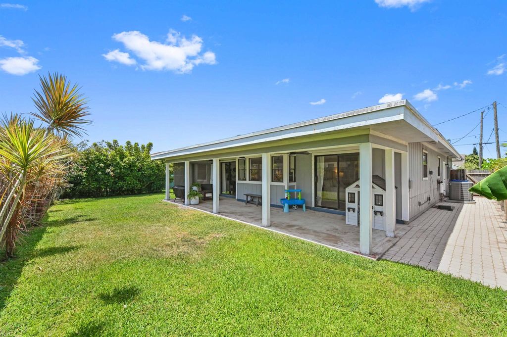 Photo of 6214 Garrett Street, Jupiter, FL 33458 (MLS # R11086639)