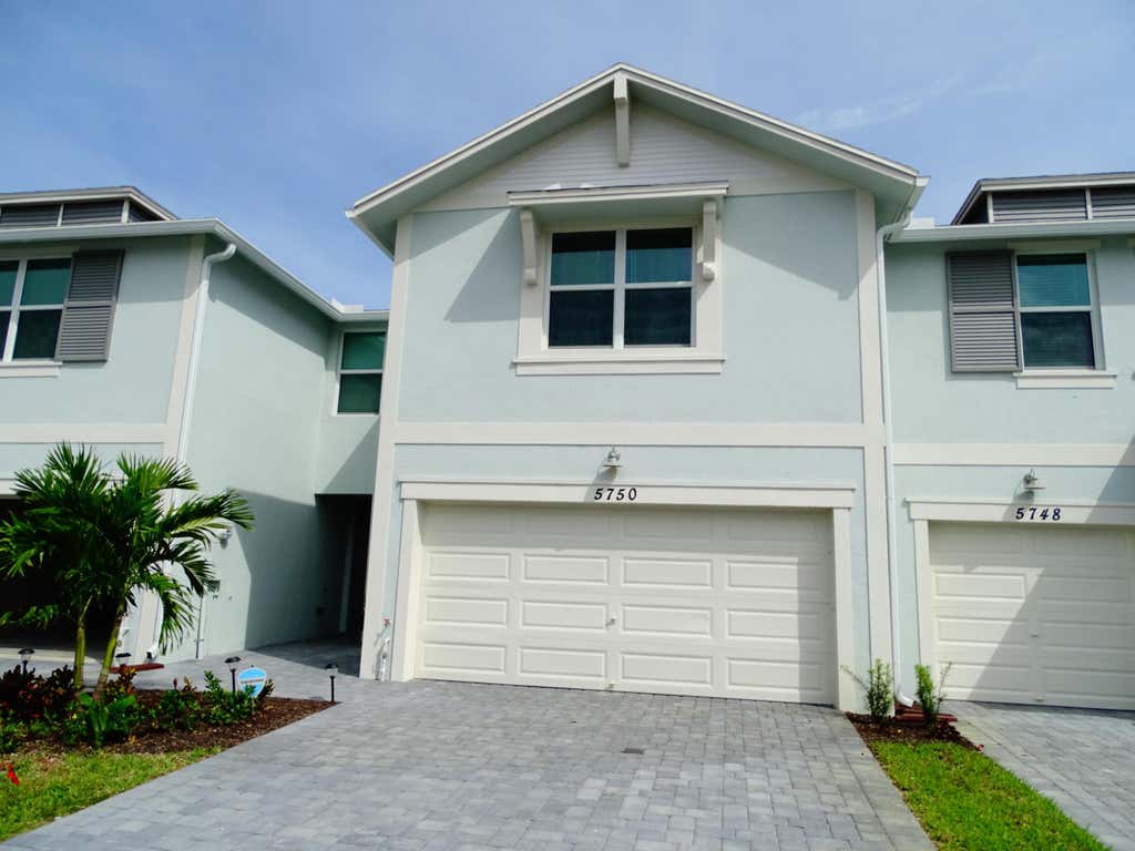 Photo of 5750 SE Edgewater Circle, Stuart, FL 34997 (MLS # R11032552)