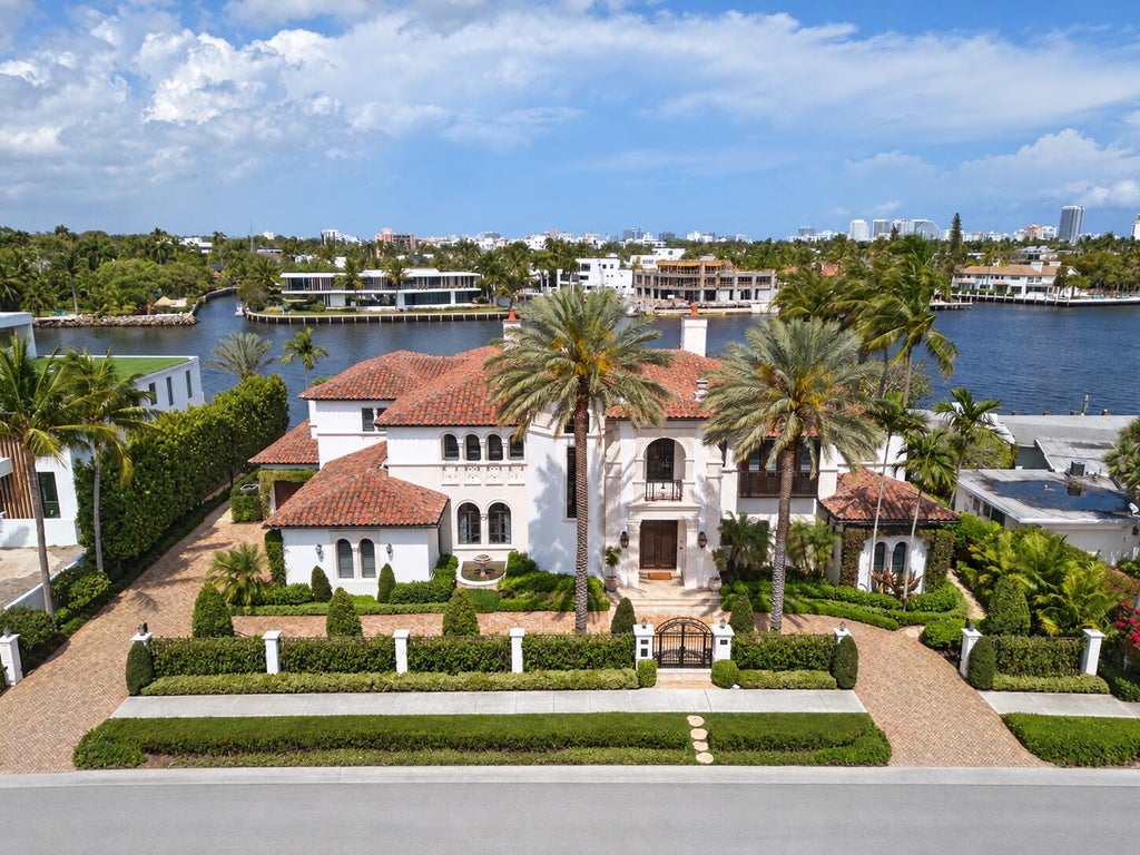 Photo of 1627 SE 7TH Street, Fort Lauderdale, FL 33316 (MLS # B26092537)
