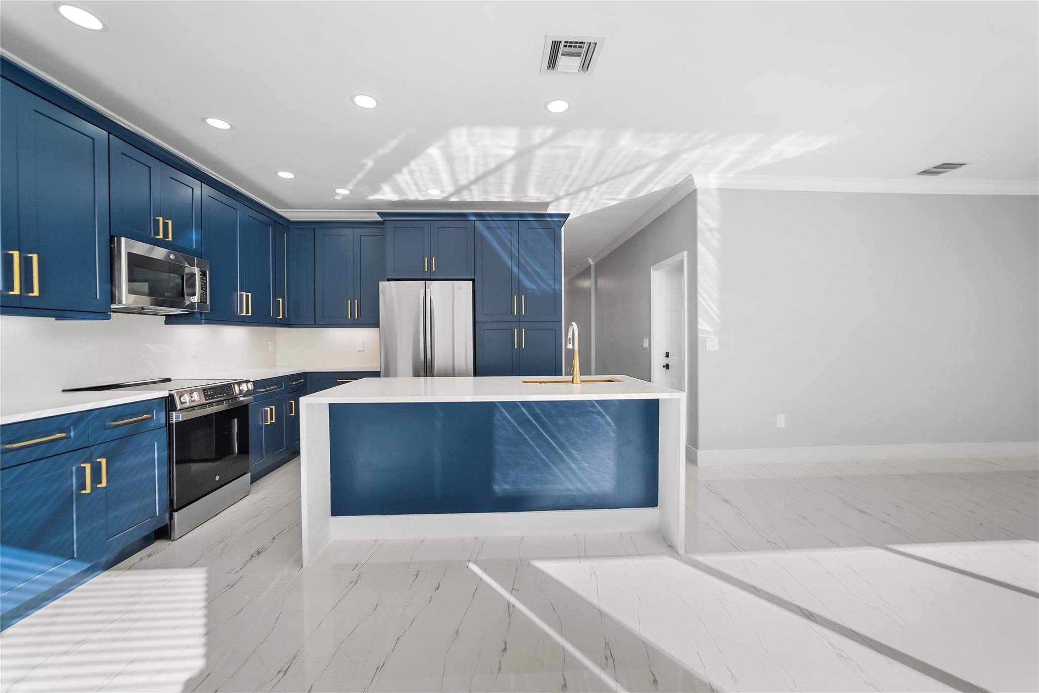 Riviera Isles III 172-36 - Residential Lease