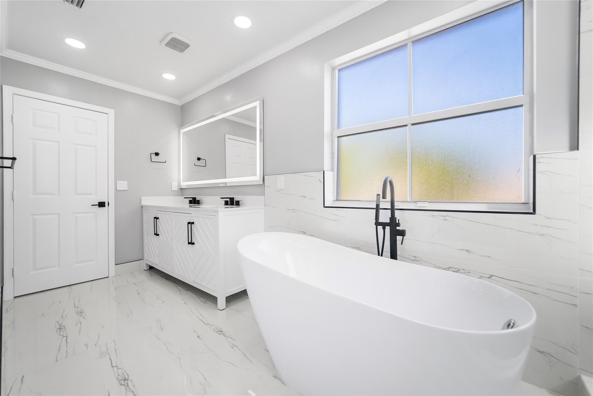 Riviera Isles III 172-36 - Residential Lease