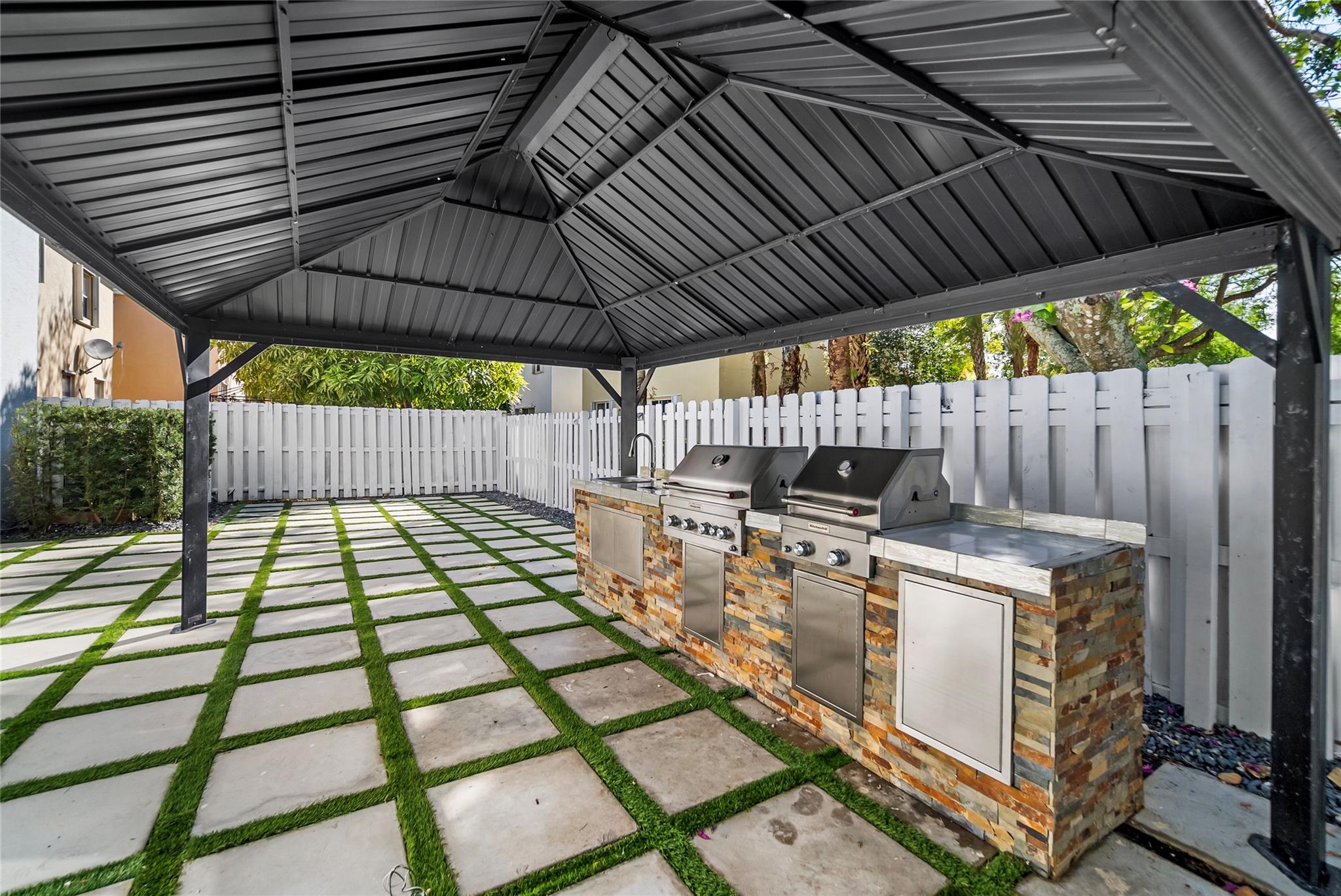 Riviera Isles III 172-36 - Residential Lease