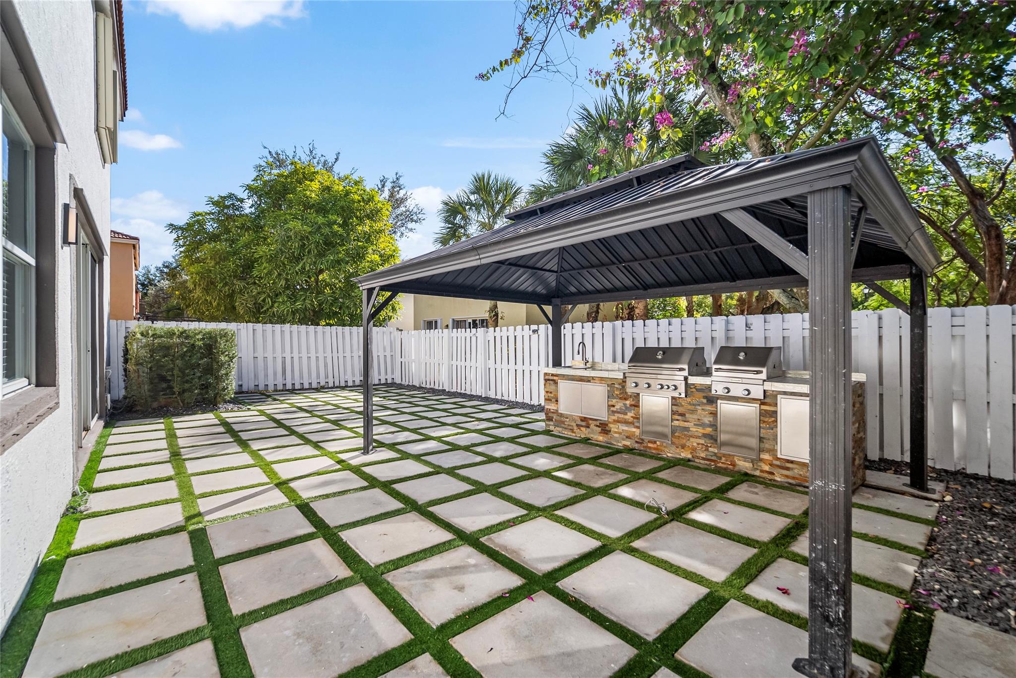 Riviera Isles III 172-36 - Residential Lease