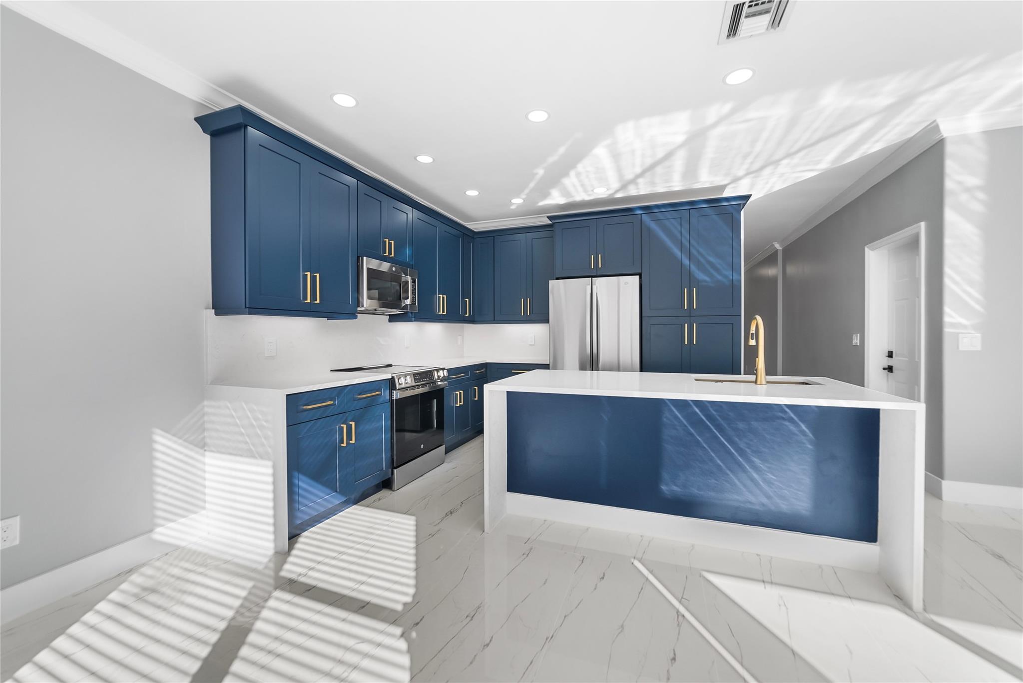 Riviera Isles III 172-36 - Residential Lease