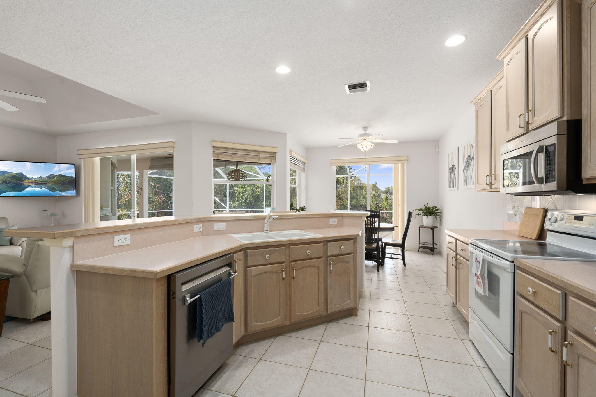 LOST LAKE AT HOBE SOUND - Residential