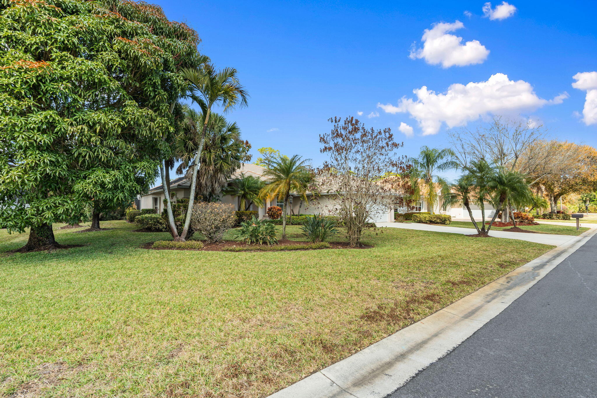 LOST LAKE AT HOBE SOUND - Residential