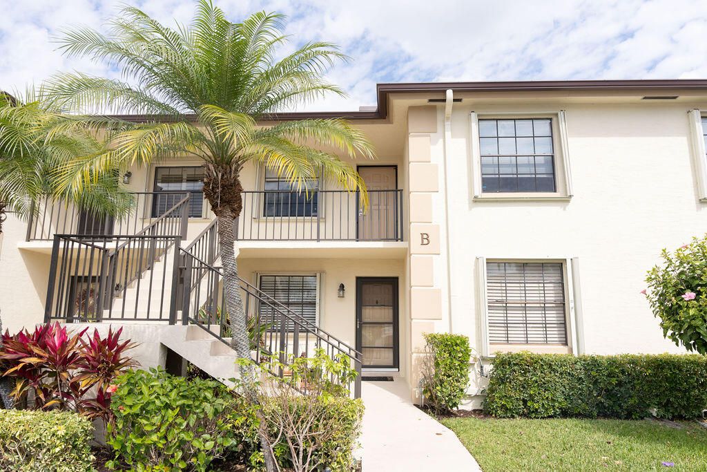 Photo of 602 Pine Crest Circle #B, Jupiter, FL 33458 (MLS # R11163665)