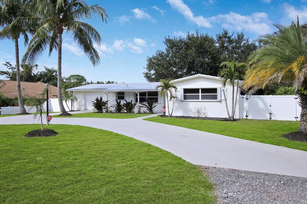 Photo of 4101 SE Myrtle Street, Stuart, FL 34997 (MLS # R10862544)