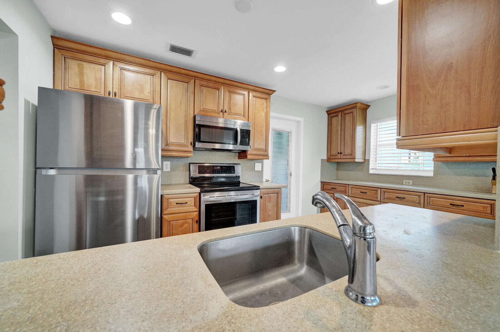 714 SW 16th Street