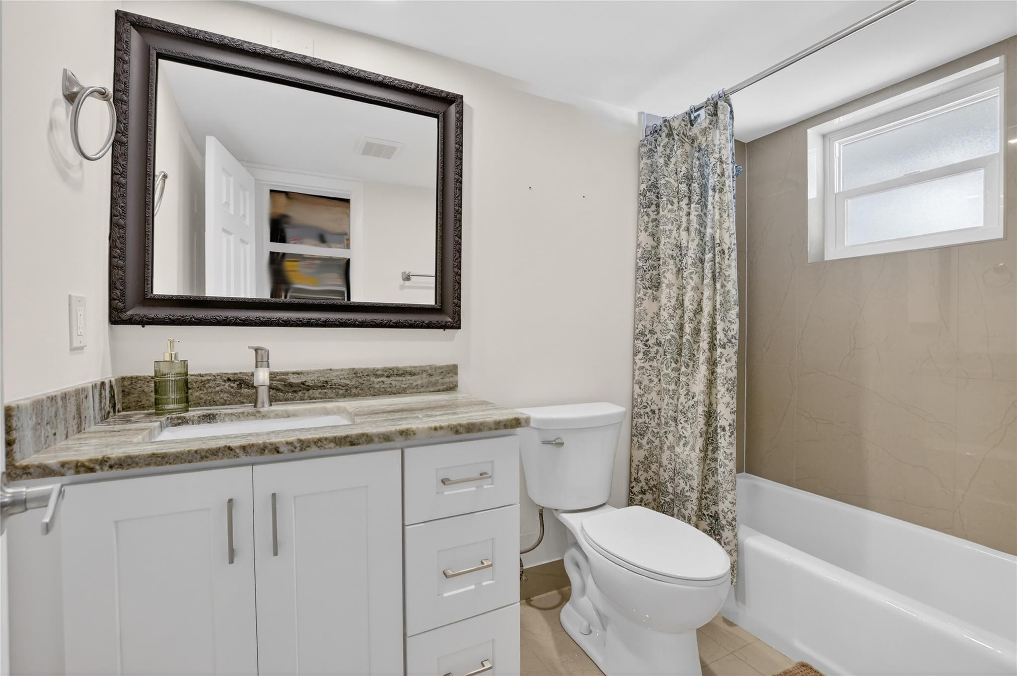 RIVER HOUSE GARDENS CONDO - Residential