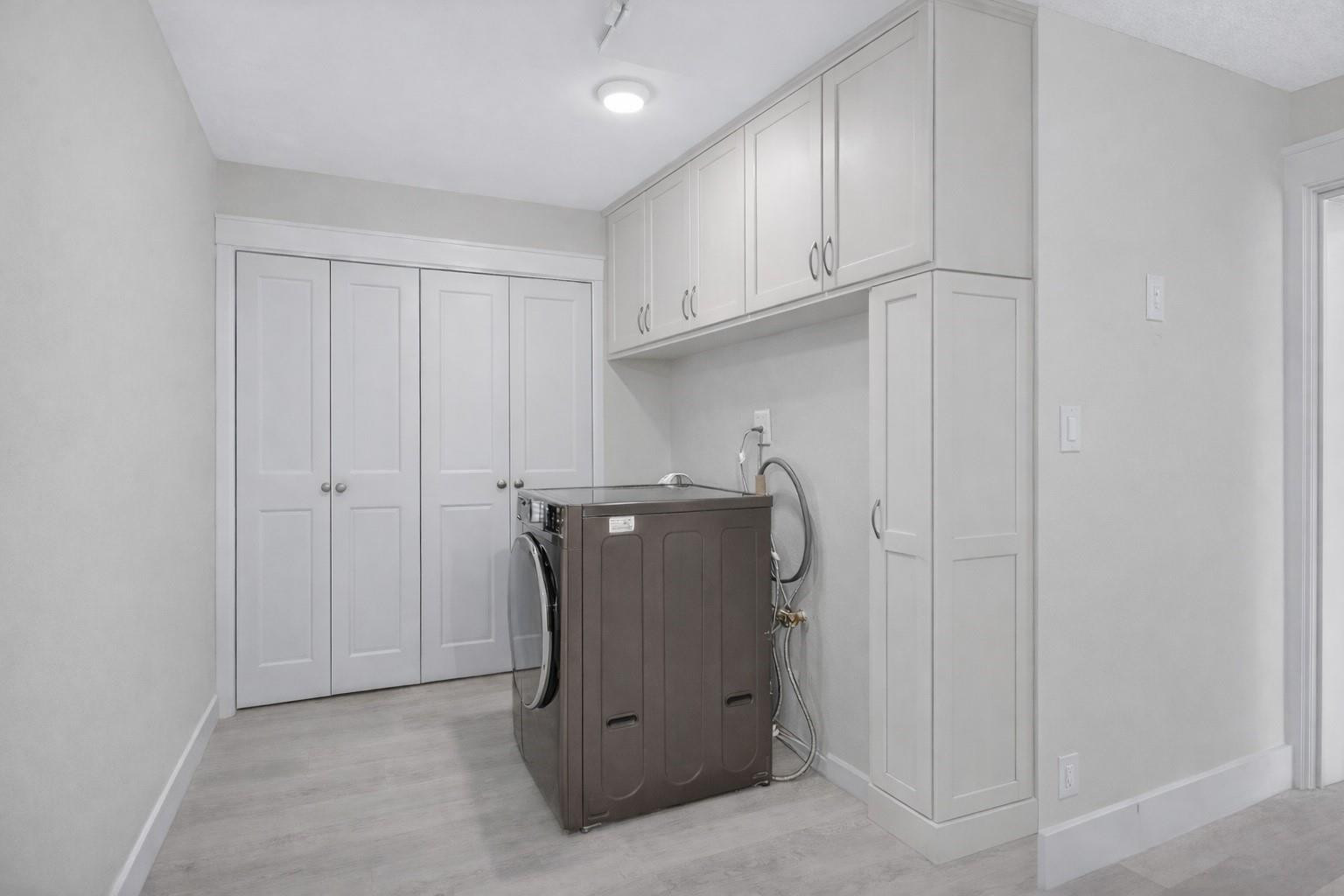 RIVER HOUSE GARDENS CONDO - Residential