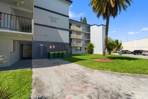 Tiny photo for 5275 NW 10TH Court #305, Plantation, FL 33313 (MLS # B26076175)