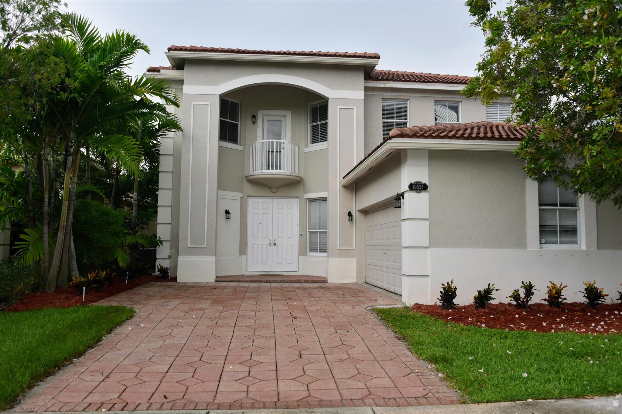 Lovely two story water view home, updated kitchen with new stainless steel refrigerator and gas stove, master bathroom shower totally upgraded. Master bedroom has separate sitting area ideal for home office. Beautiful gated community with club house, tennis, swimming pool, fitness center. Great schools.