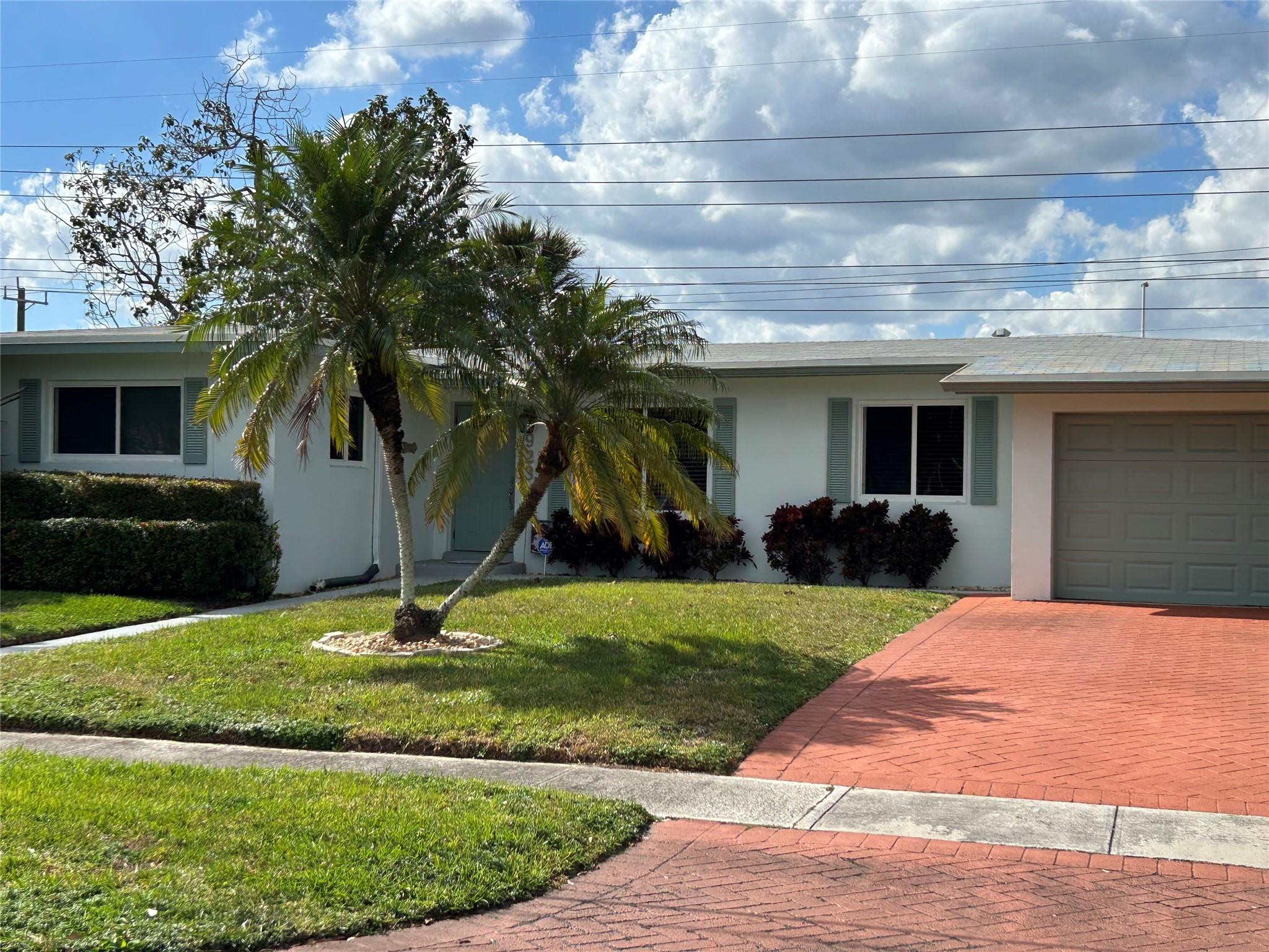 LAUDERDALE GOLF ESTATES - Residential