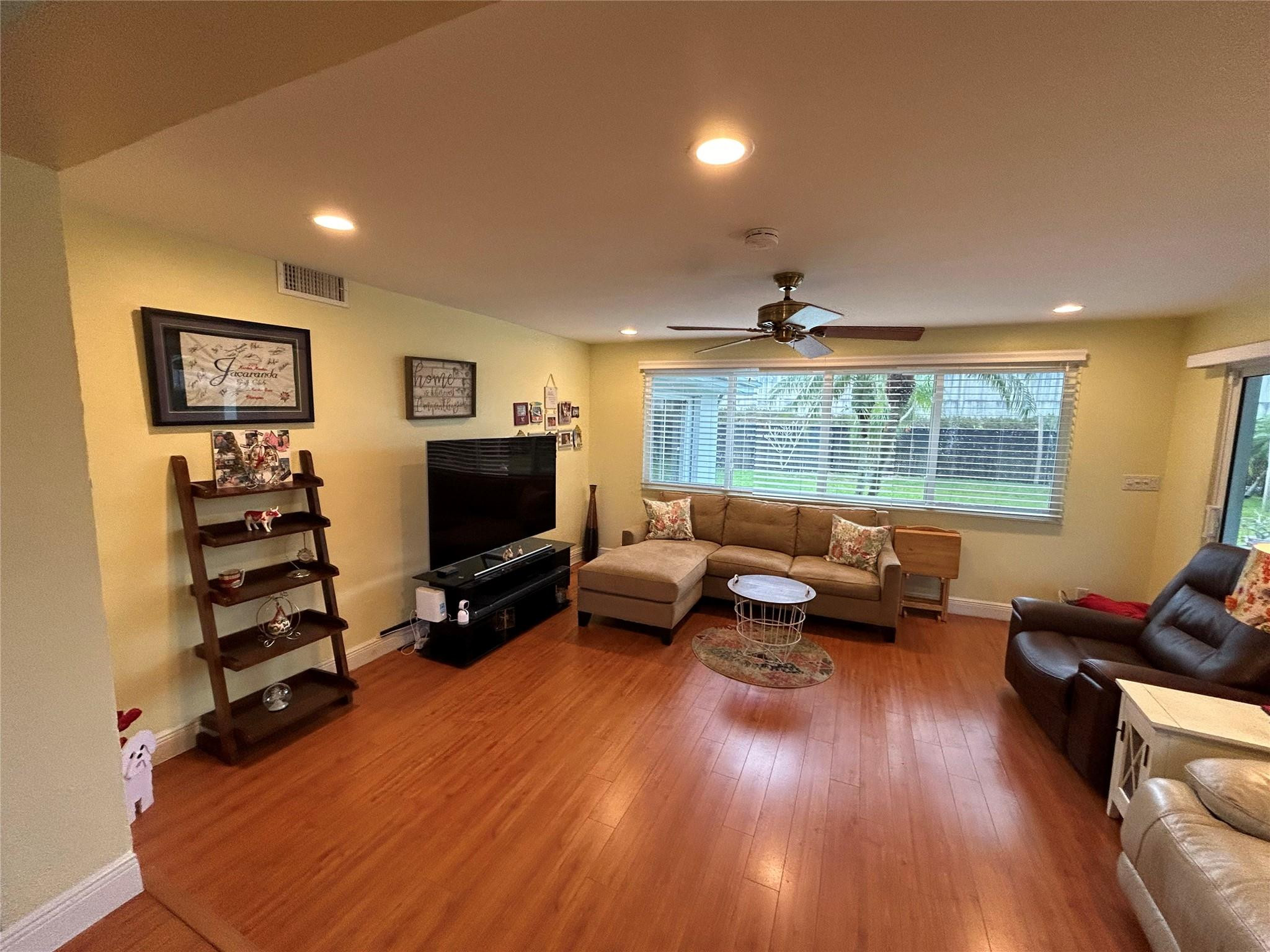 LAUDERDALE GOLF ESTATES - Residential