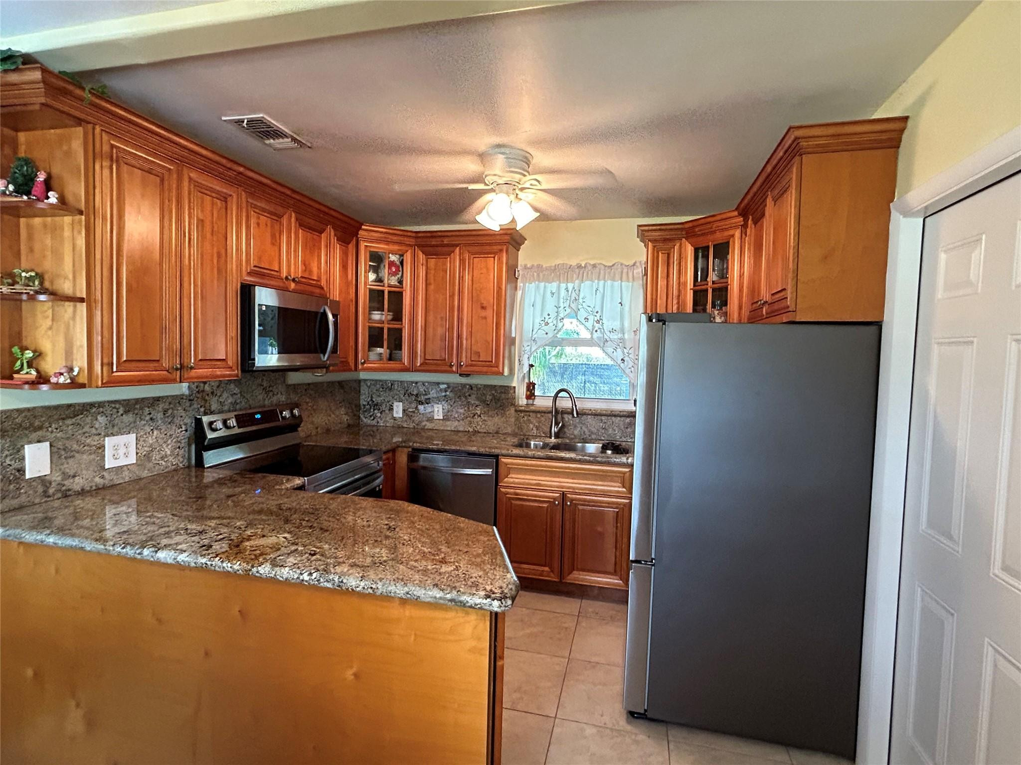 LAUDERDALE GOLF ESTATES - Residential