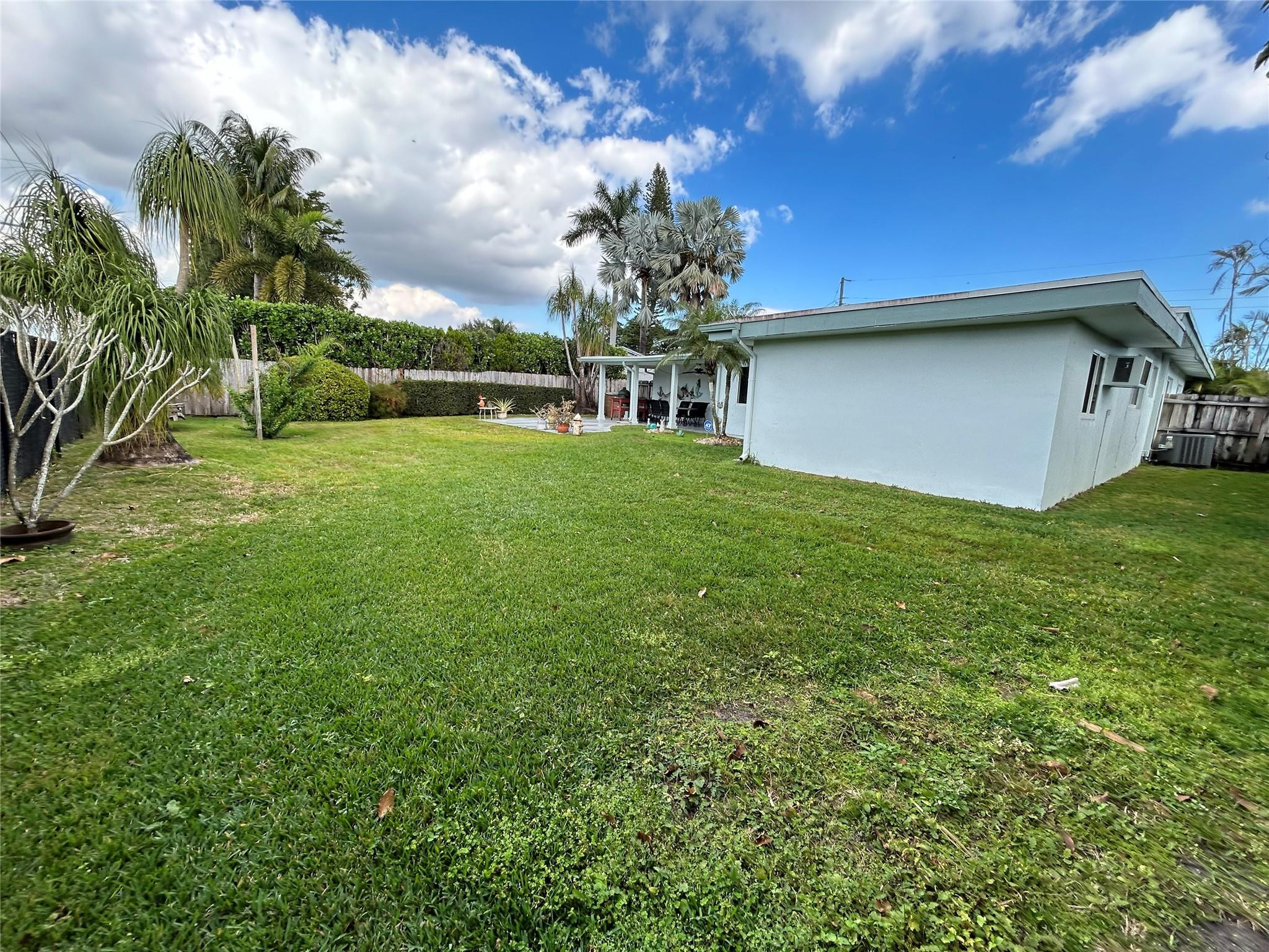 LAUDERDALE GOLF ESTATES - Residential