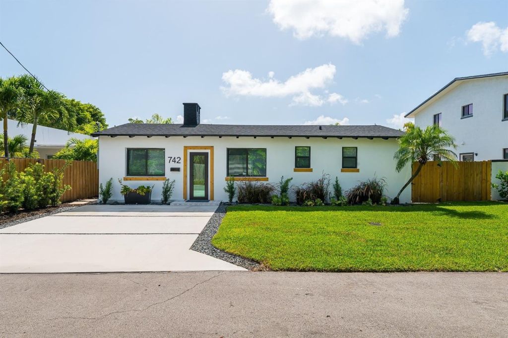 Photo of 742 NE 17th Avenue, Fort Lauderdale, FL 33304 (MLS # F10545455)