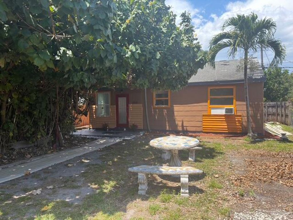 Photo of 2315 Harding Street, Hollywood, FL 33020 (MLS # B26021210)
