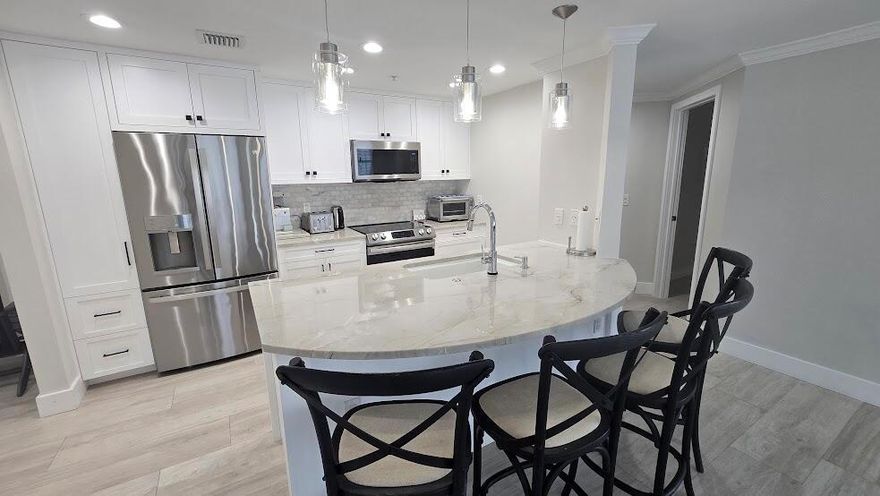 Beautiful Apartment located in the heart of Deerfield Beach! Very close to the beach. Ideal to enjoy with the family: Pool, Gym, and everything you could ask for in a property of this level!  Immediately available