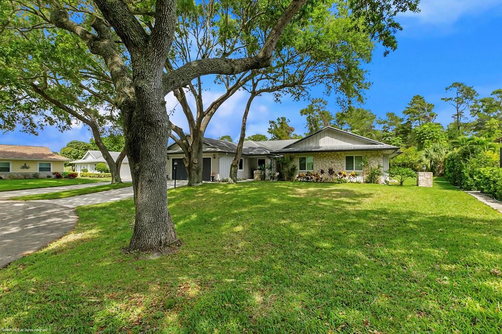 Photo of 12762 SE Royal Troon Court, Hobe Sound, FL 33455 (MLS # R10788220)