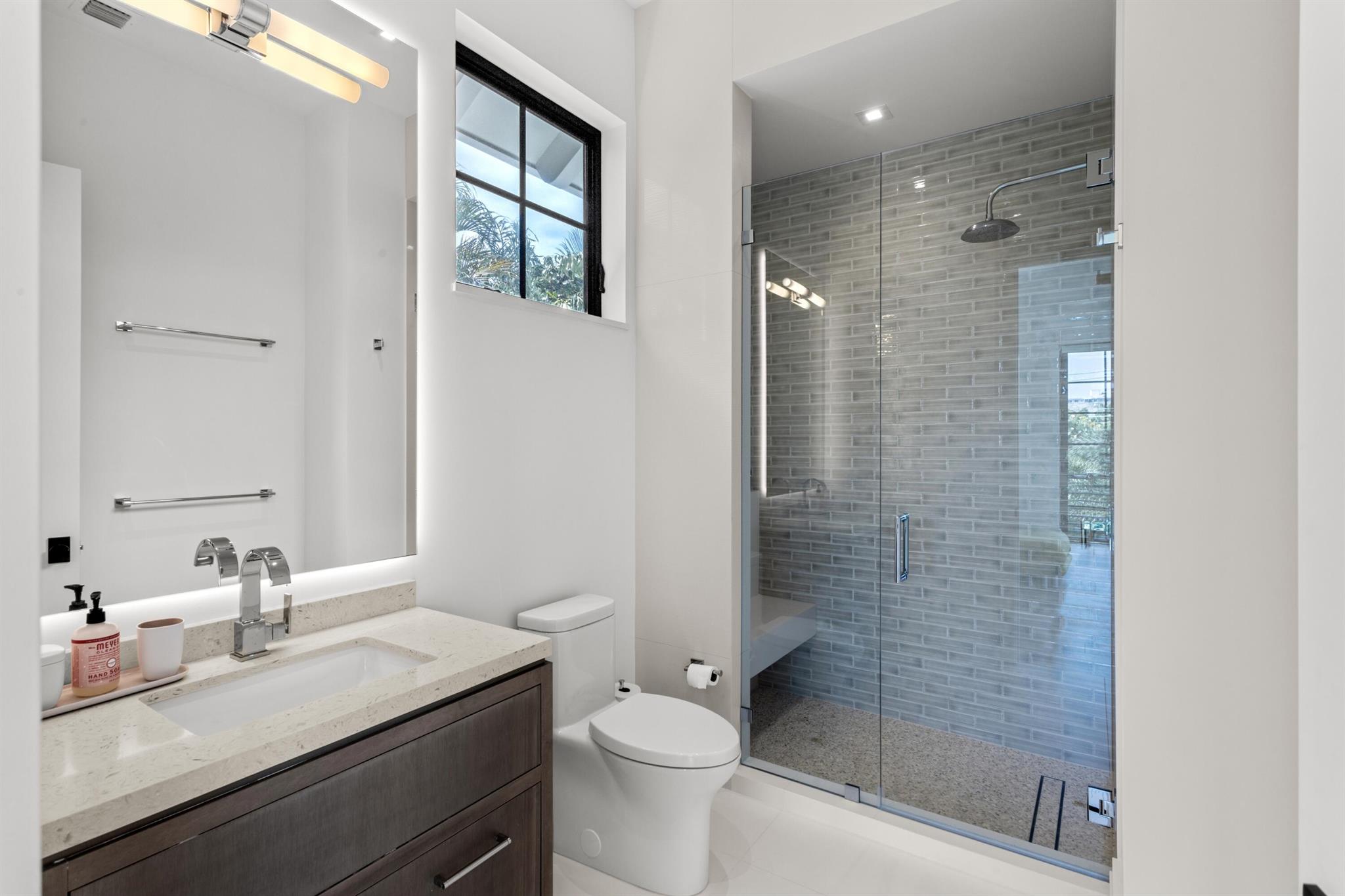 SEAGATE SEC A - Residential Lease