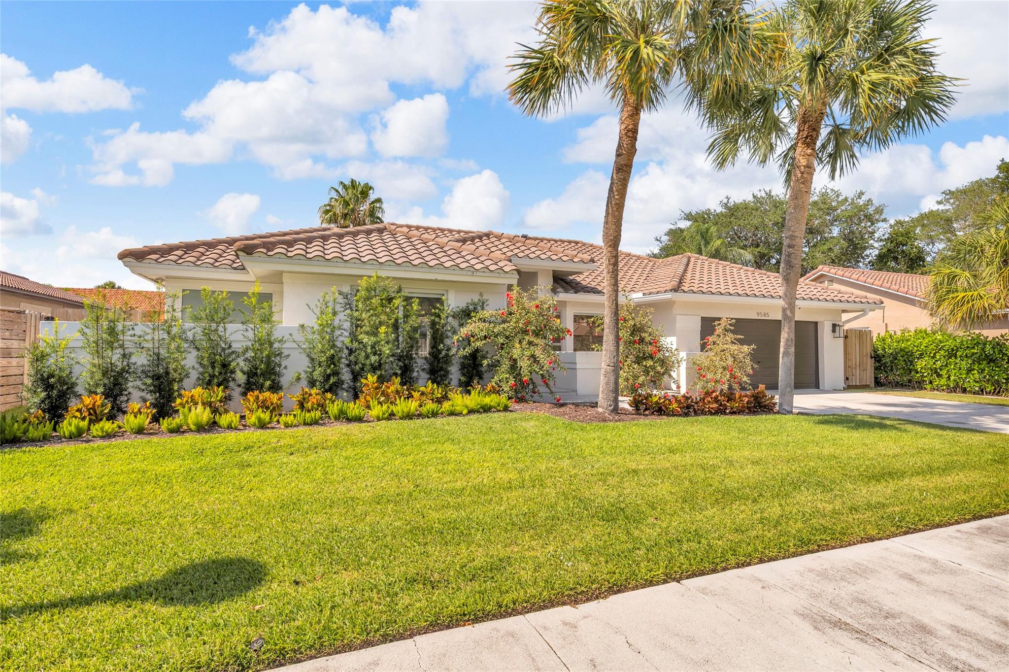 9585 Carousel Cir