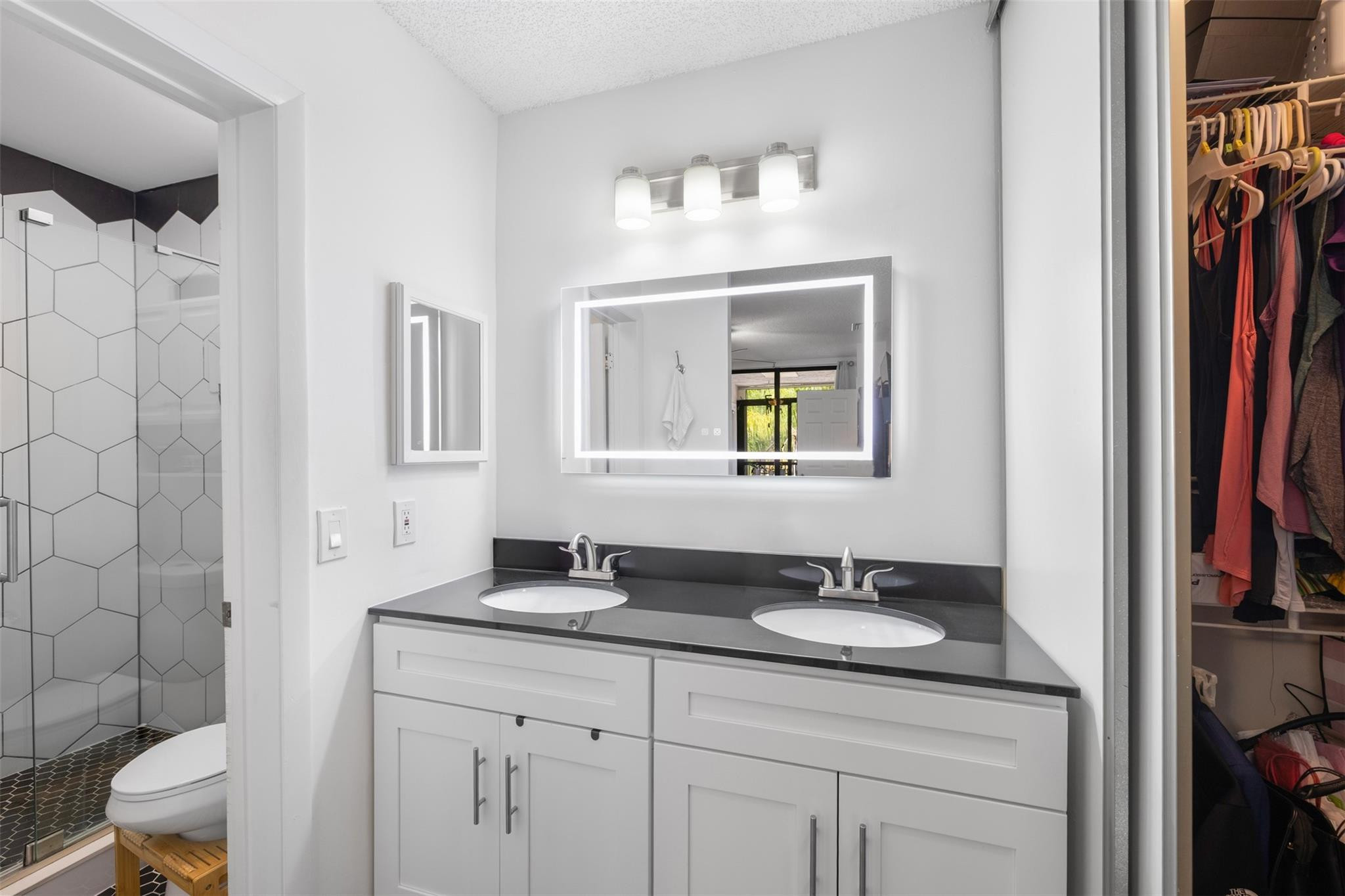 APPLEWOOD VILLAGE IV - Residential