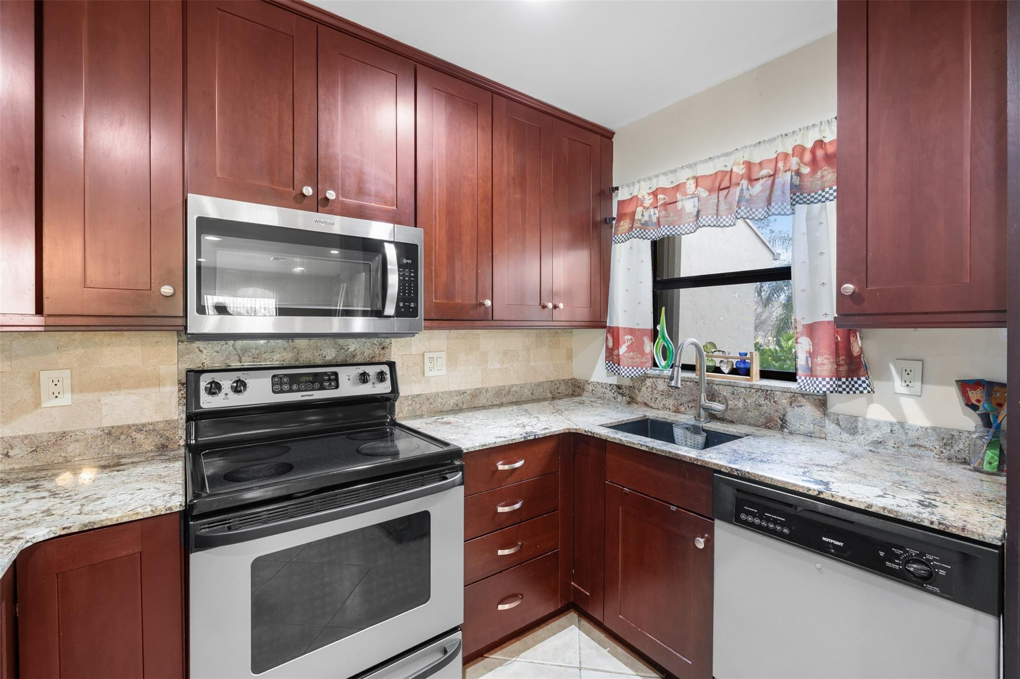 APPLEWOOD VILLAGE IV - Residential