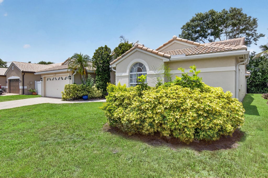 Photo of 9415 Lake Serena Drive, Boca Raton, FL 33496 (MLS # B26057848)