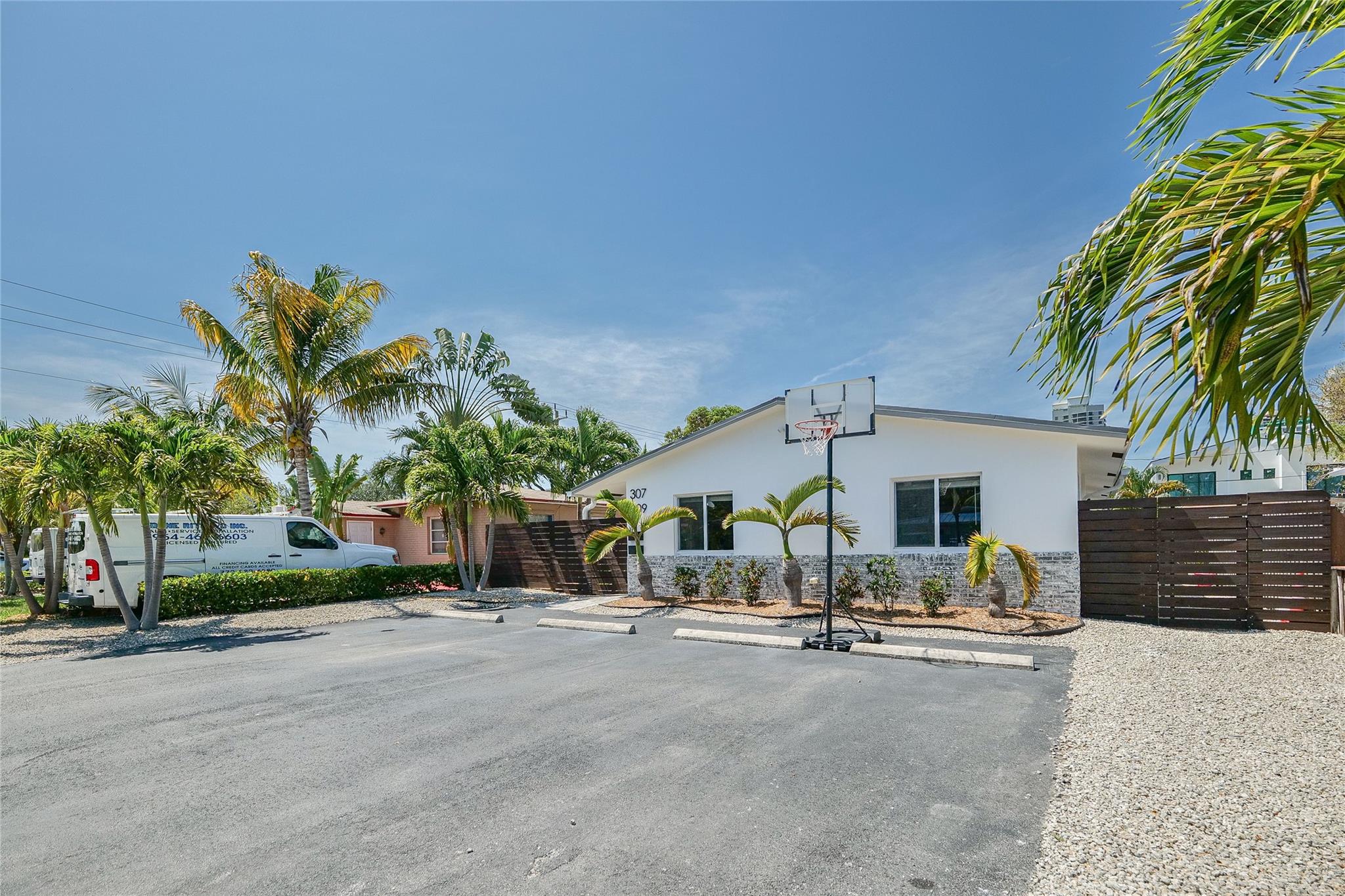 307 SW 8th St