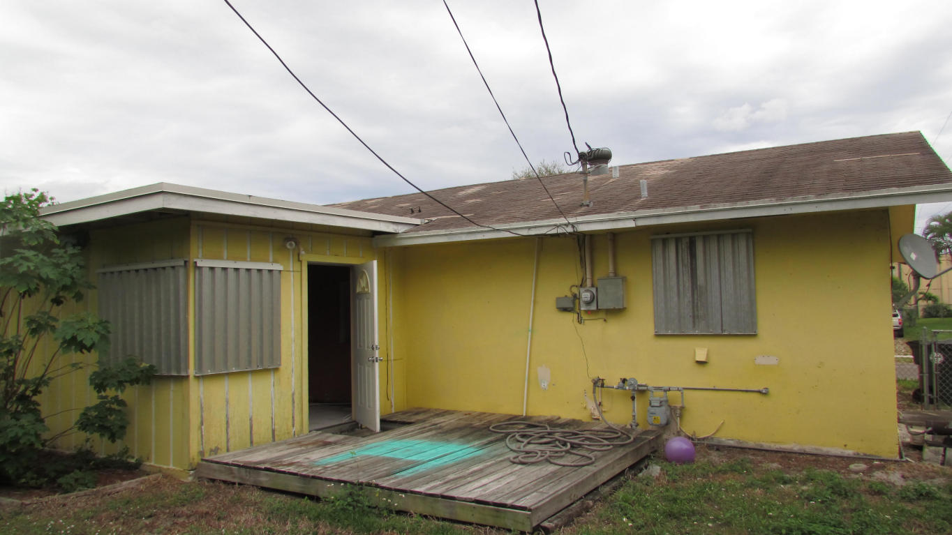 LAKE OSBORNE MNR - Residential