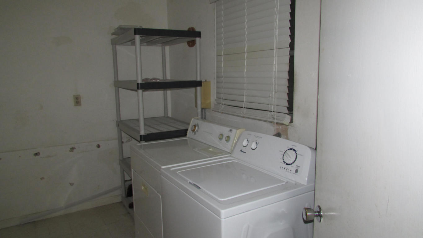 LAKE OSBORNE MNR - Residential