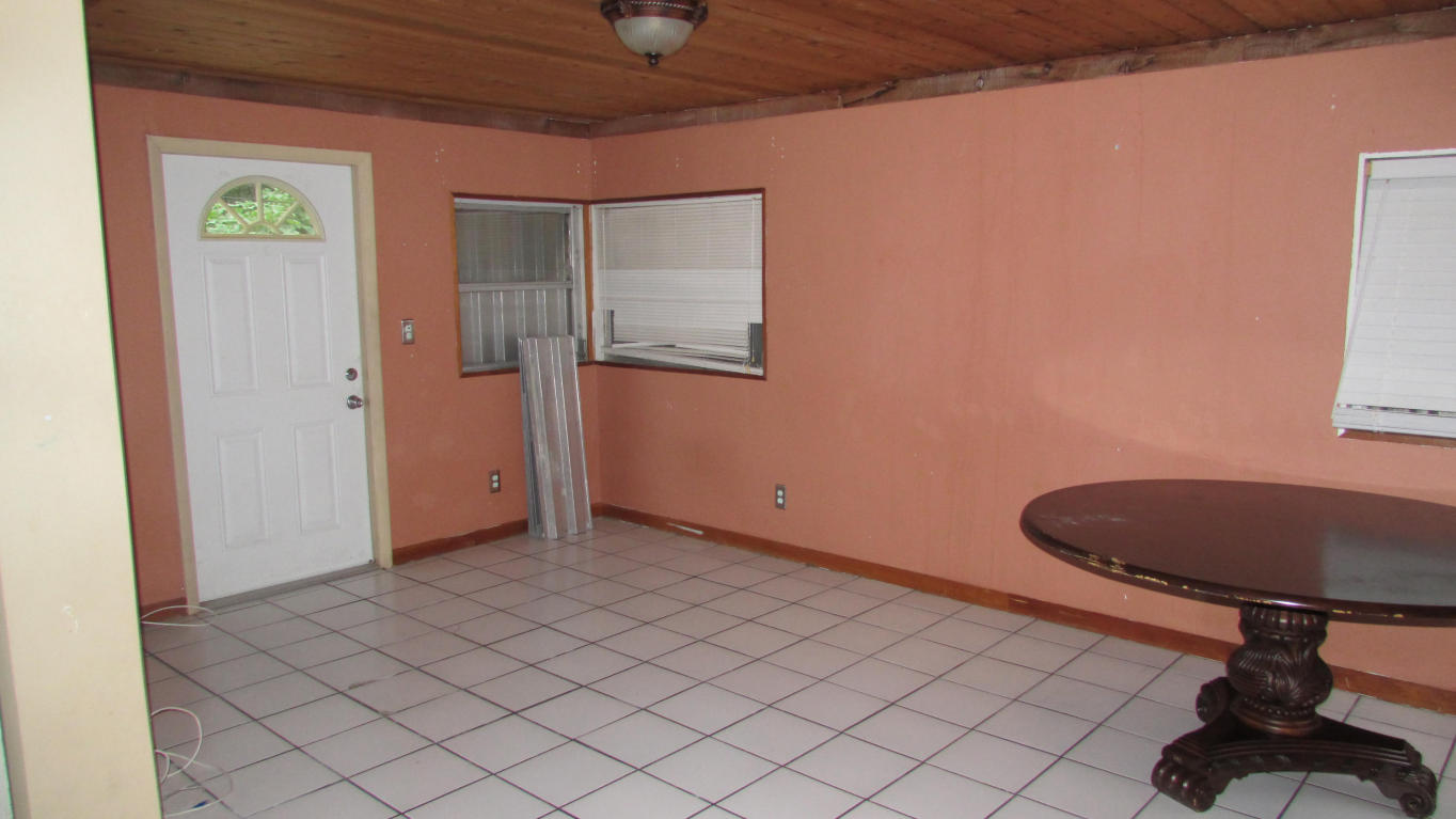 LAKE OSBORNE MNR - Residential