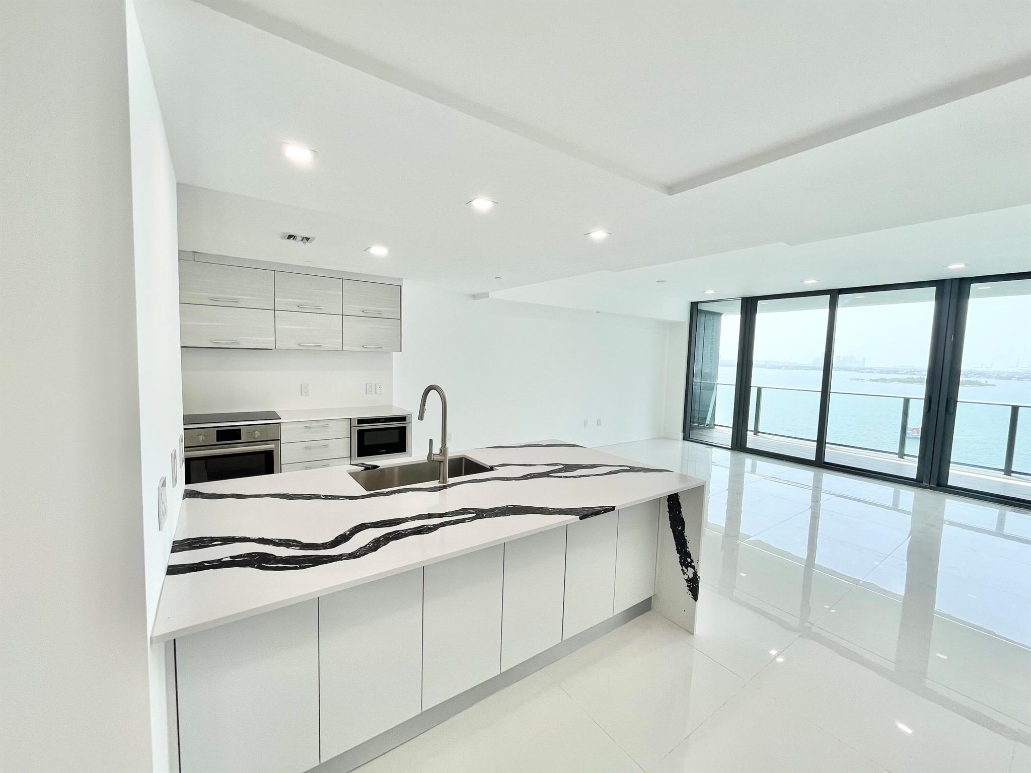 650 NE 32 Street 1204