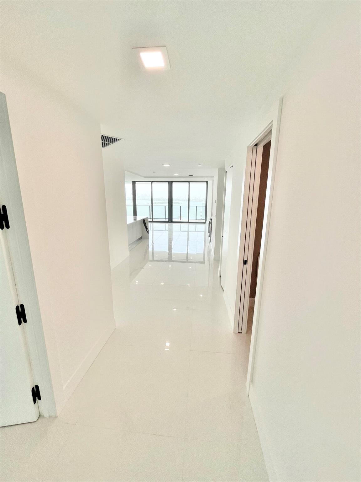 650 NE 32 Street 1204