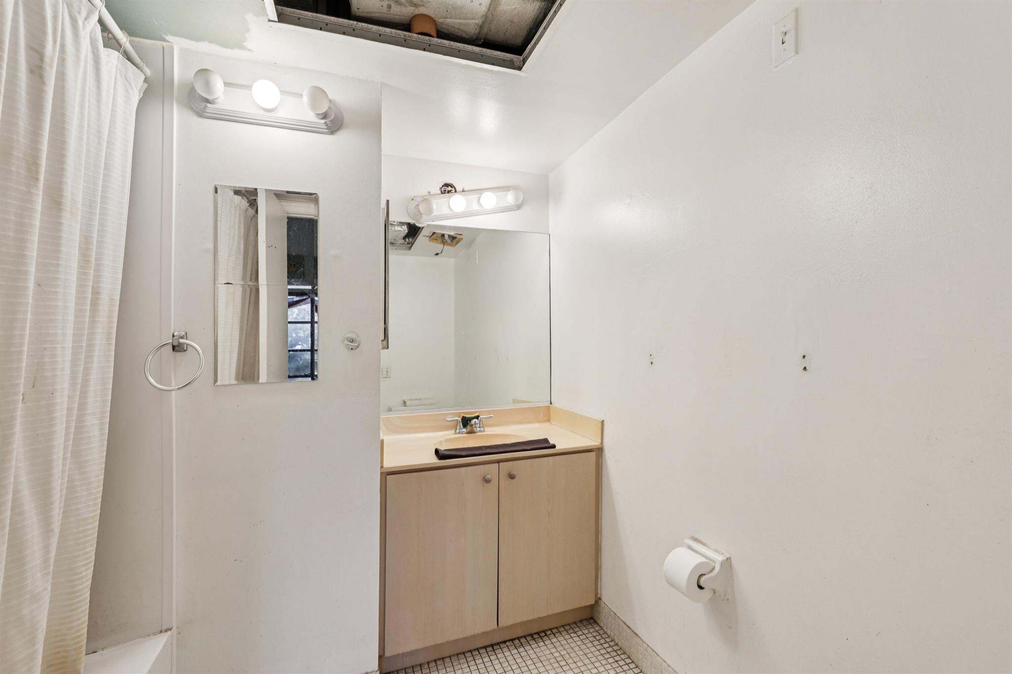 OAKLAND SHORES CONDOMINIU - Residential