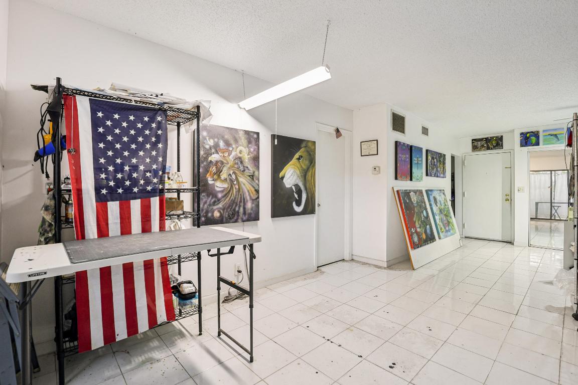 OAKLAND SHORES CONDOMINIUM 1 - Residential