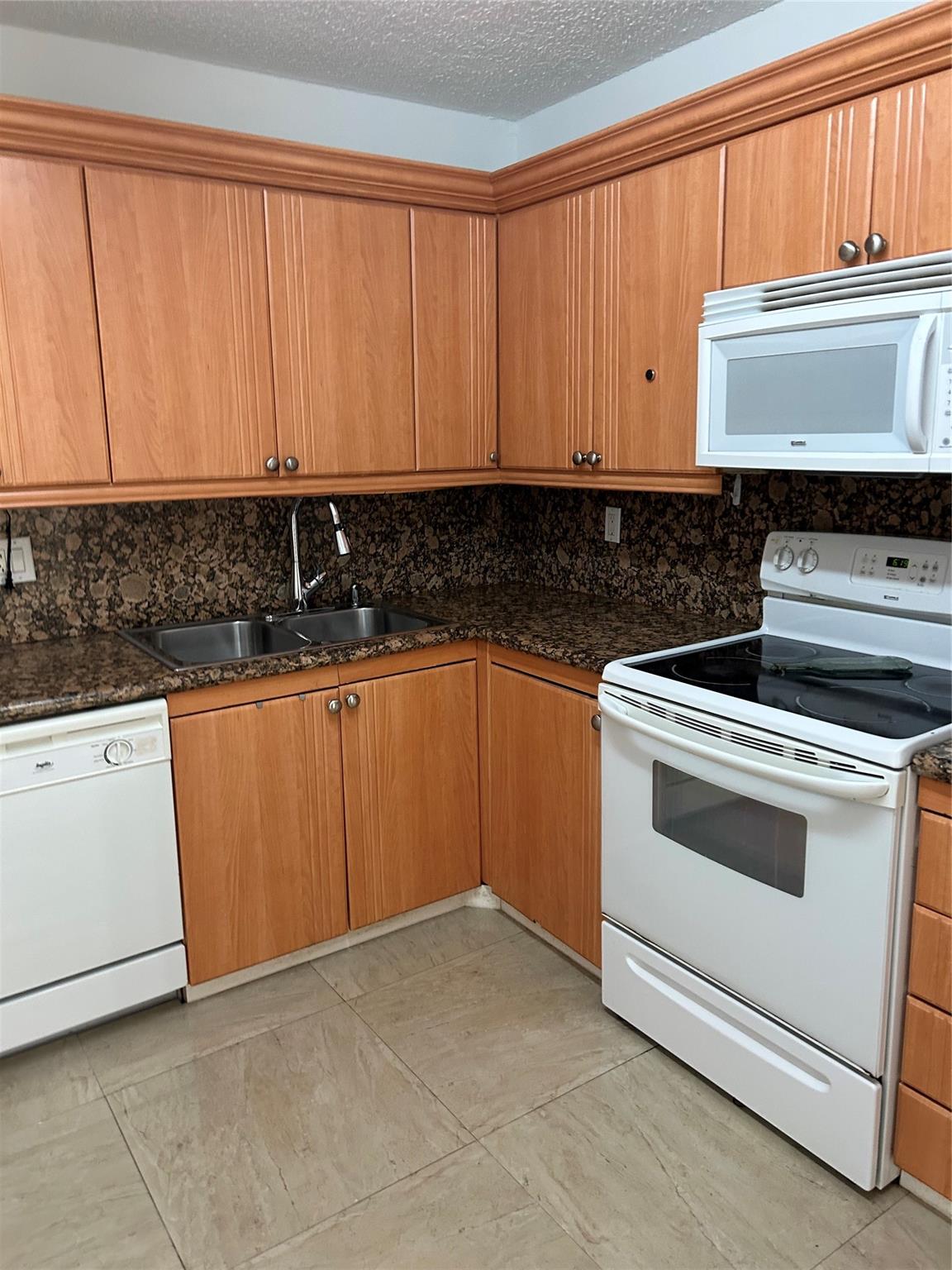 2500 Parkview Dr 615