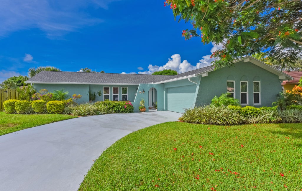 Photo of 4368 Hawthorn Avenue, Palm Beach Gardens, FL 33410 (MLS # B26061372)