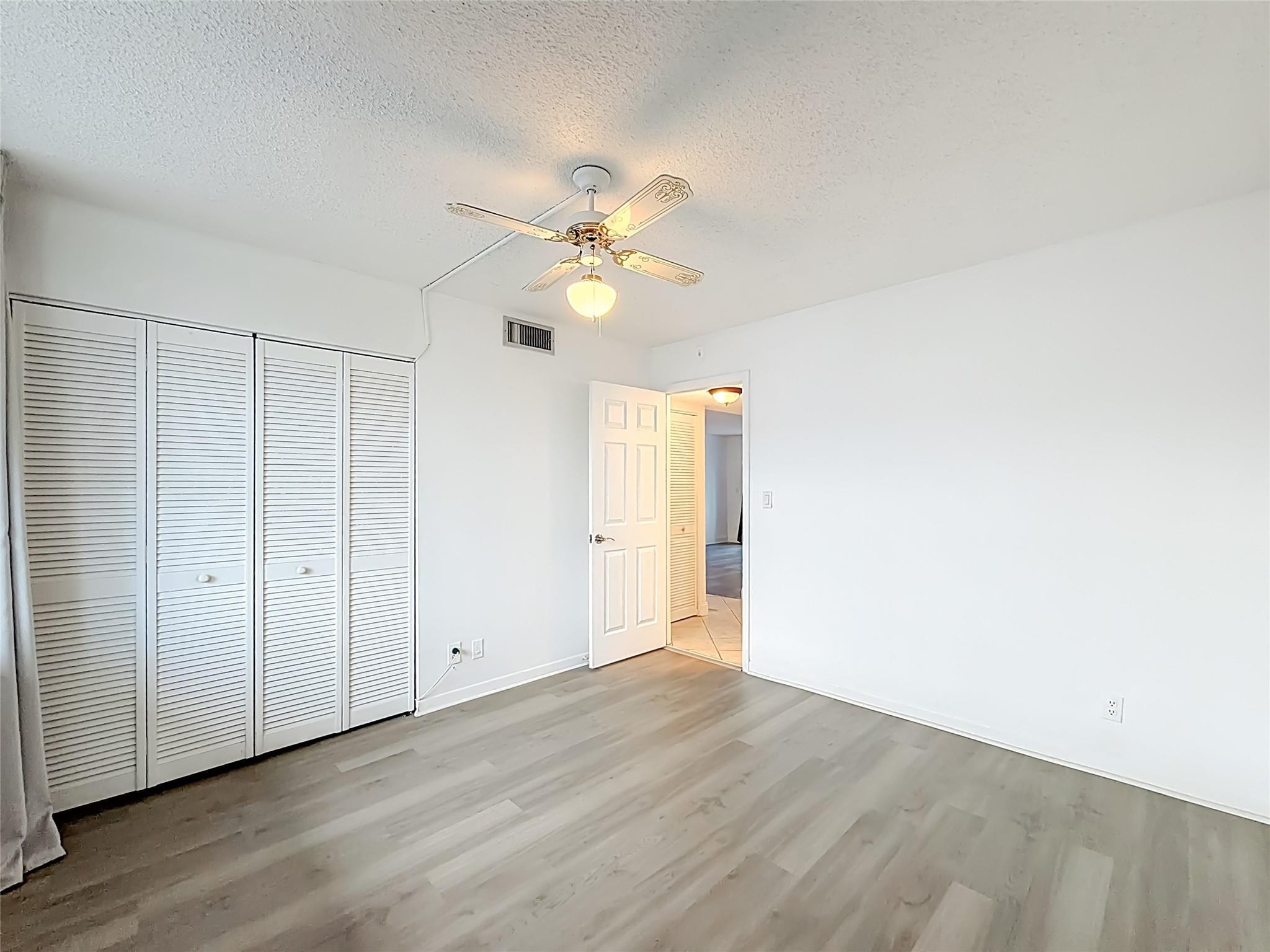 Island Club - Residential Lease