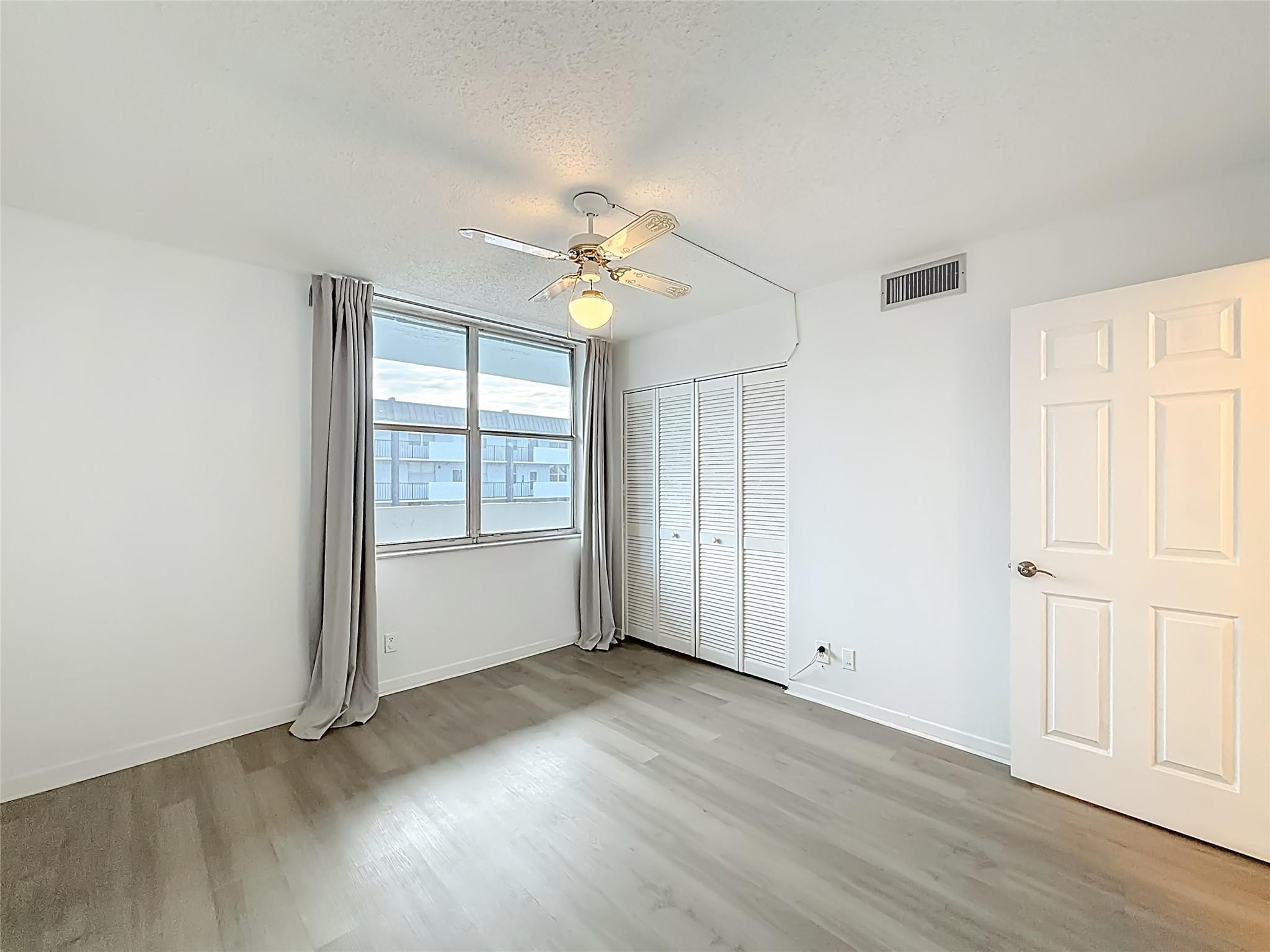 Island Club - Residential Lease