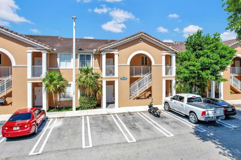 Condominium in Hialeah FL 17630 73rd Ave Ave.jpg