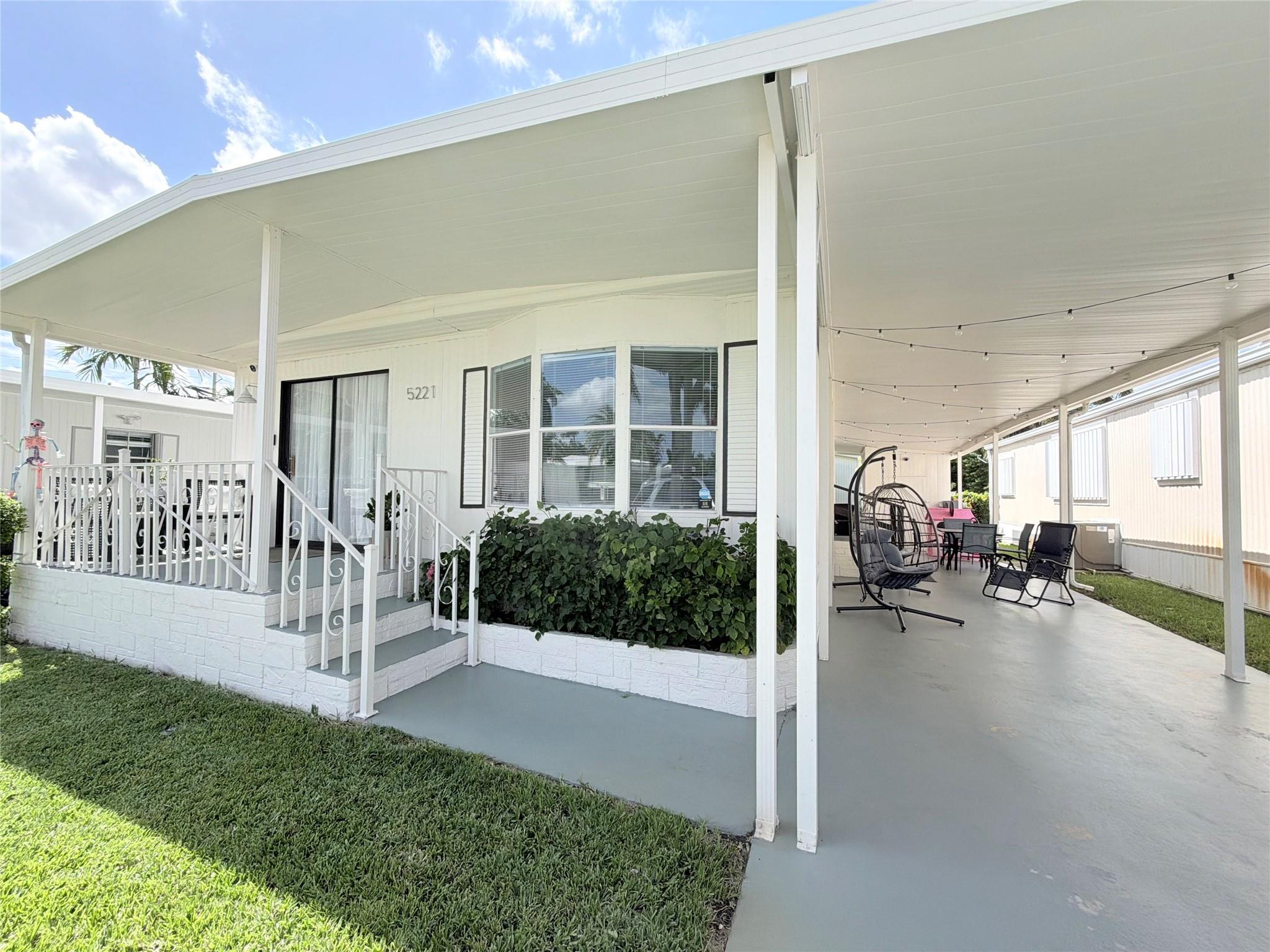 5221 SW 25th Ave