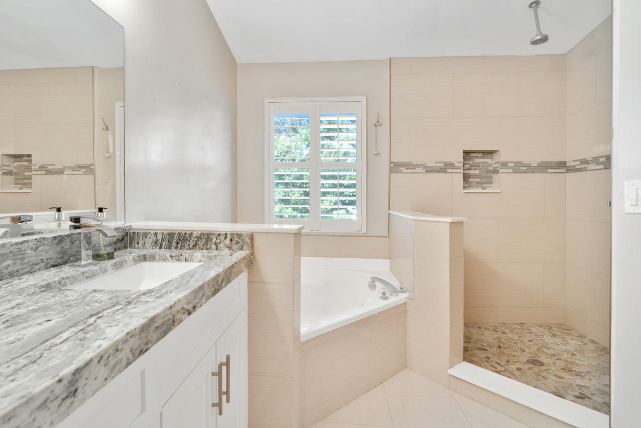 LAKES OF WOODHAVEN I AND II CONDO - Residential Lease