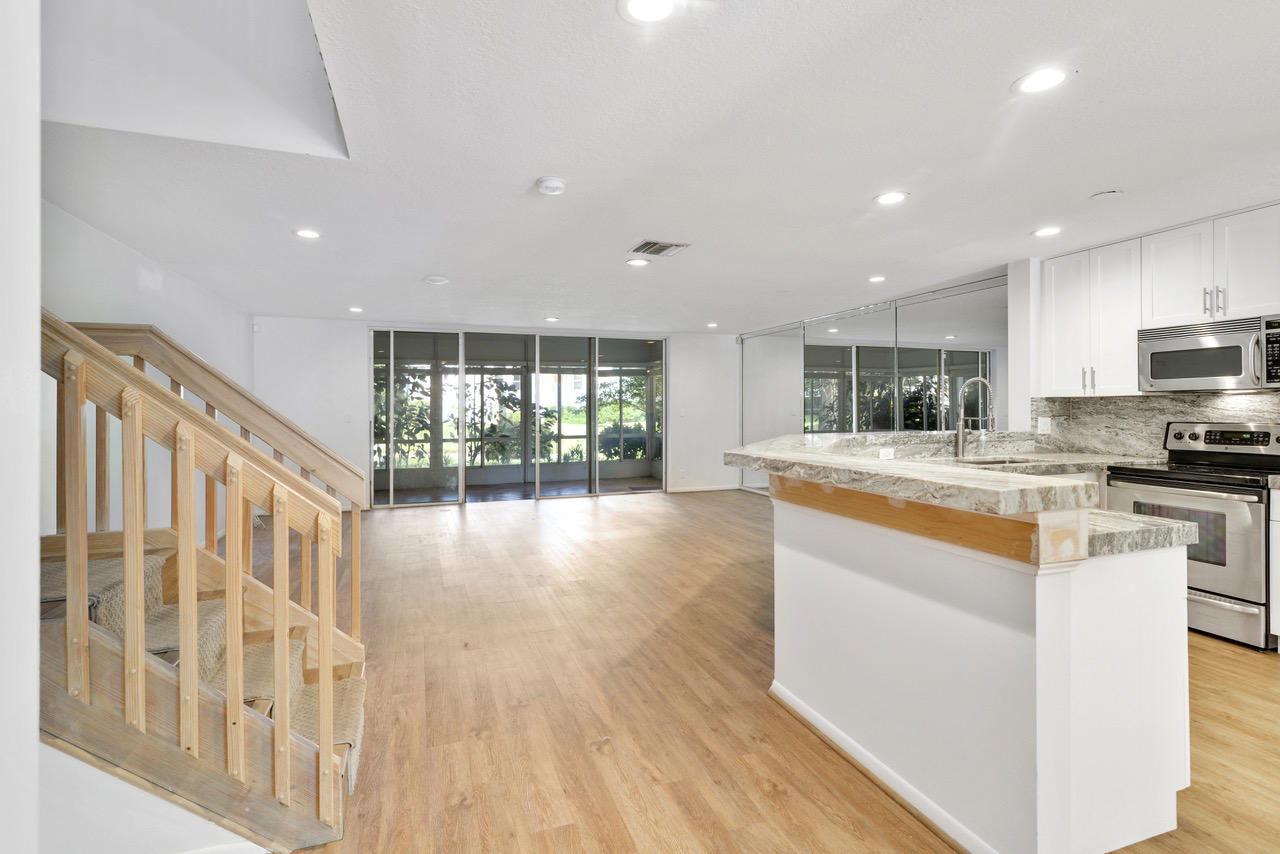 LAKES OF WOODHAVEN I AND II CONDO - Residential Lease